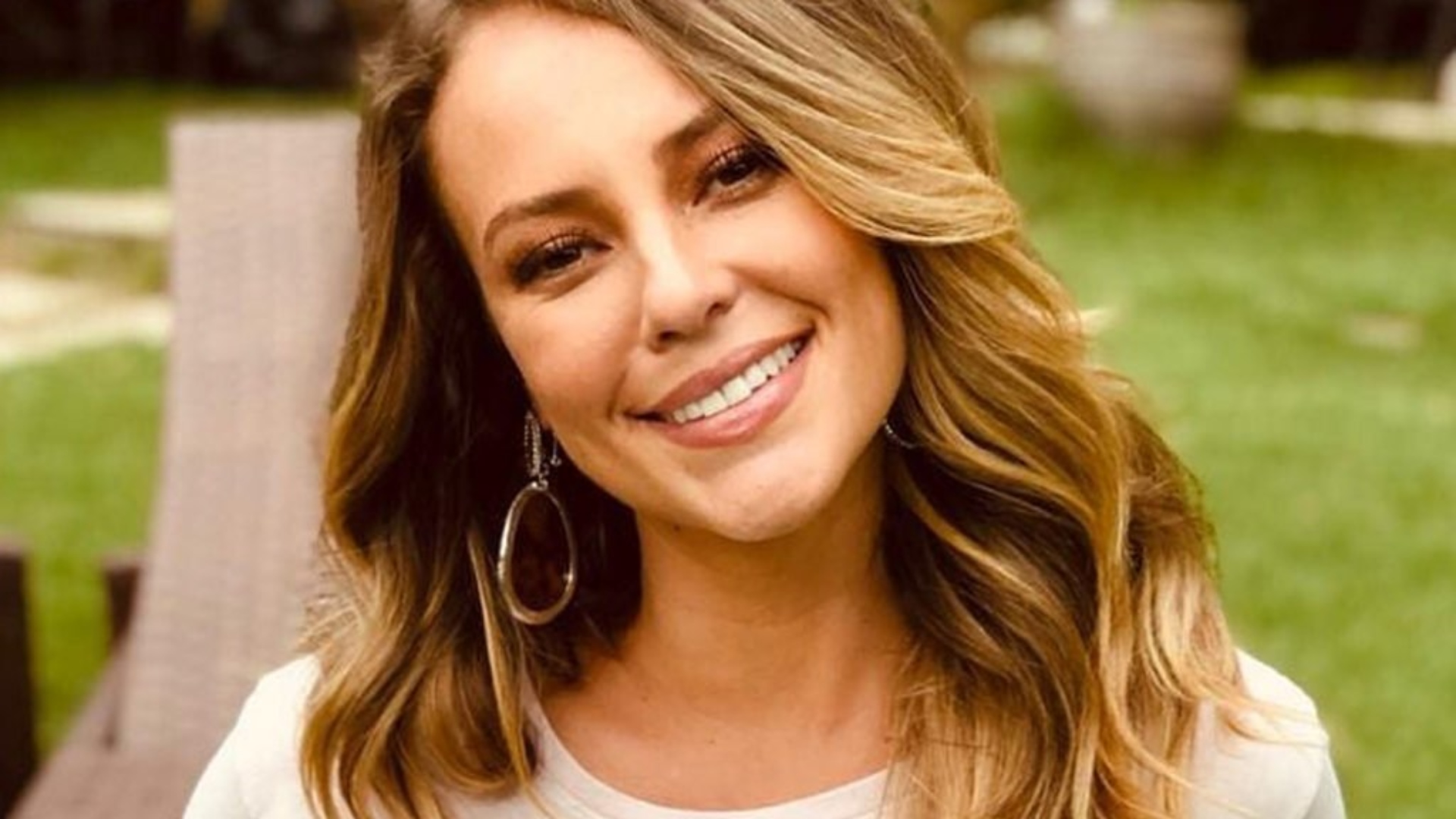 Sempre diva! Paolla Oliveira posta fotos de maiô e relembra passeio de barco