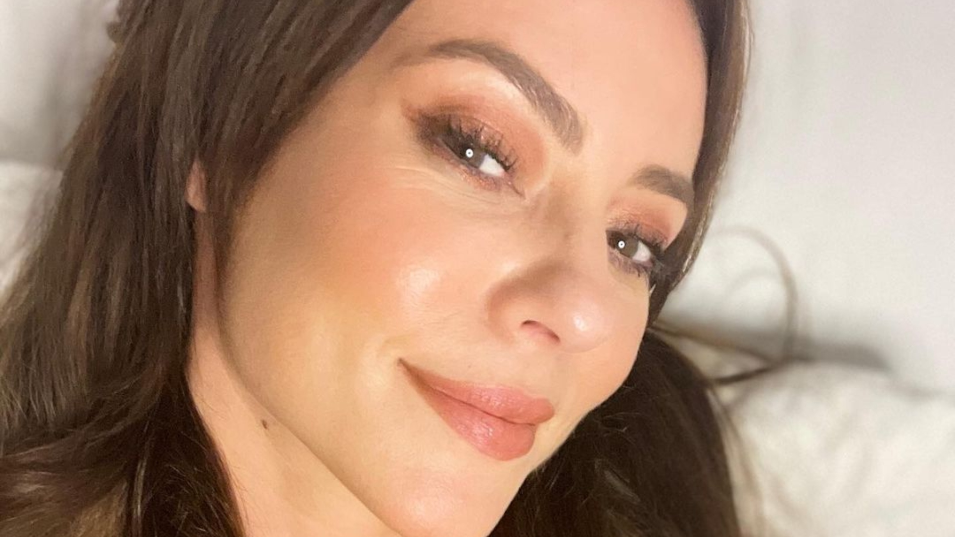 Paolla Oliveira exibe curvas exuberantes com biquíni pequenininho