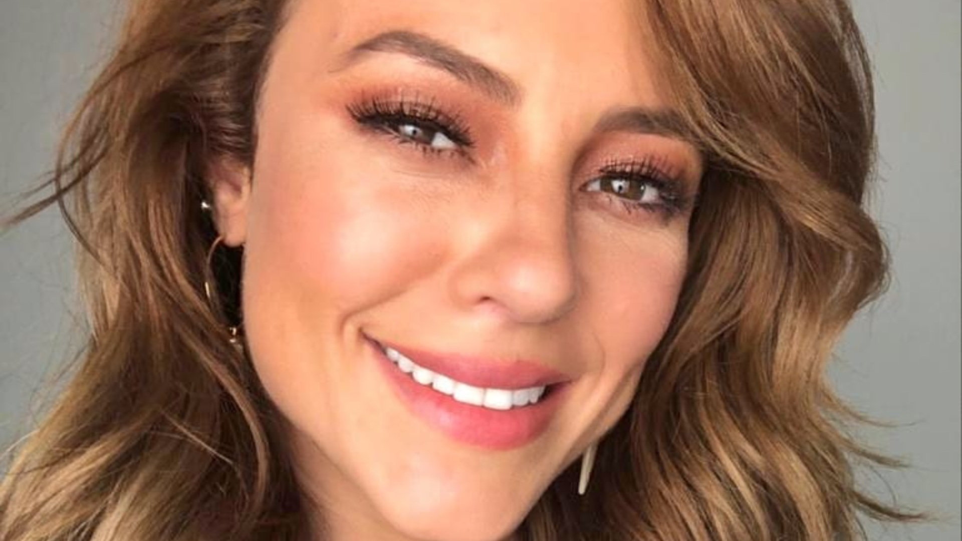 Loira ou morena? Paolla Oliveira divide opinião de fãs ao postar cliques com os dois tipos de cabelo: “Linda de todo jeito”