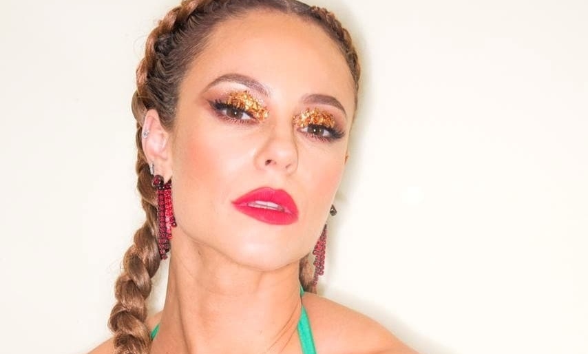 Romance! Paolla Oliveira curte famoso bloco de Carnaval em São Paulo ao lado de coach