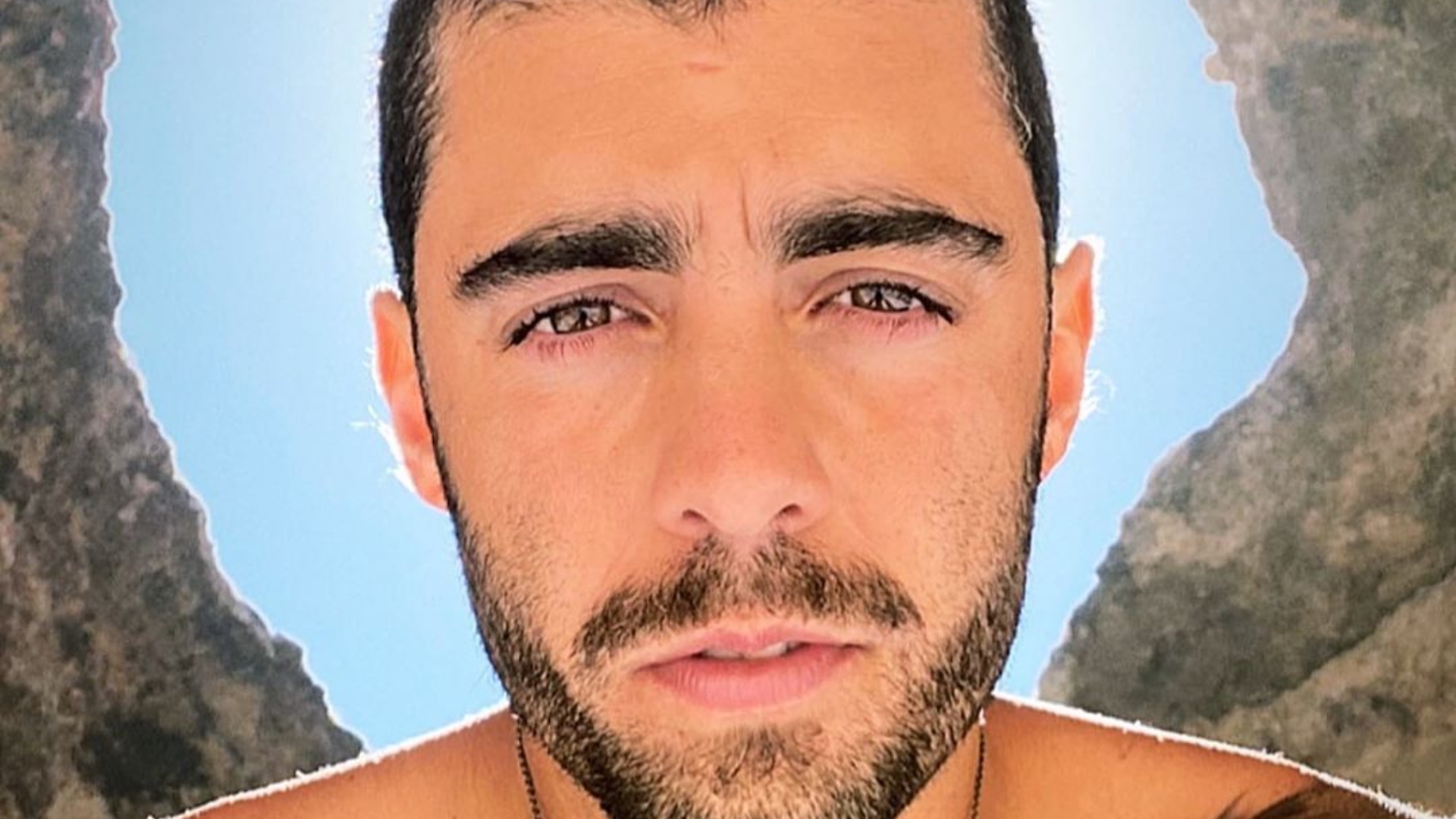 Pedro Scooby coloca um ponto final nas especulações e explica ausência de Liz em sua viagem com os filhos