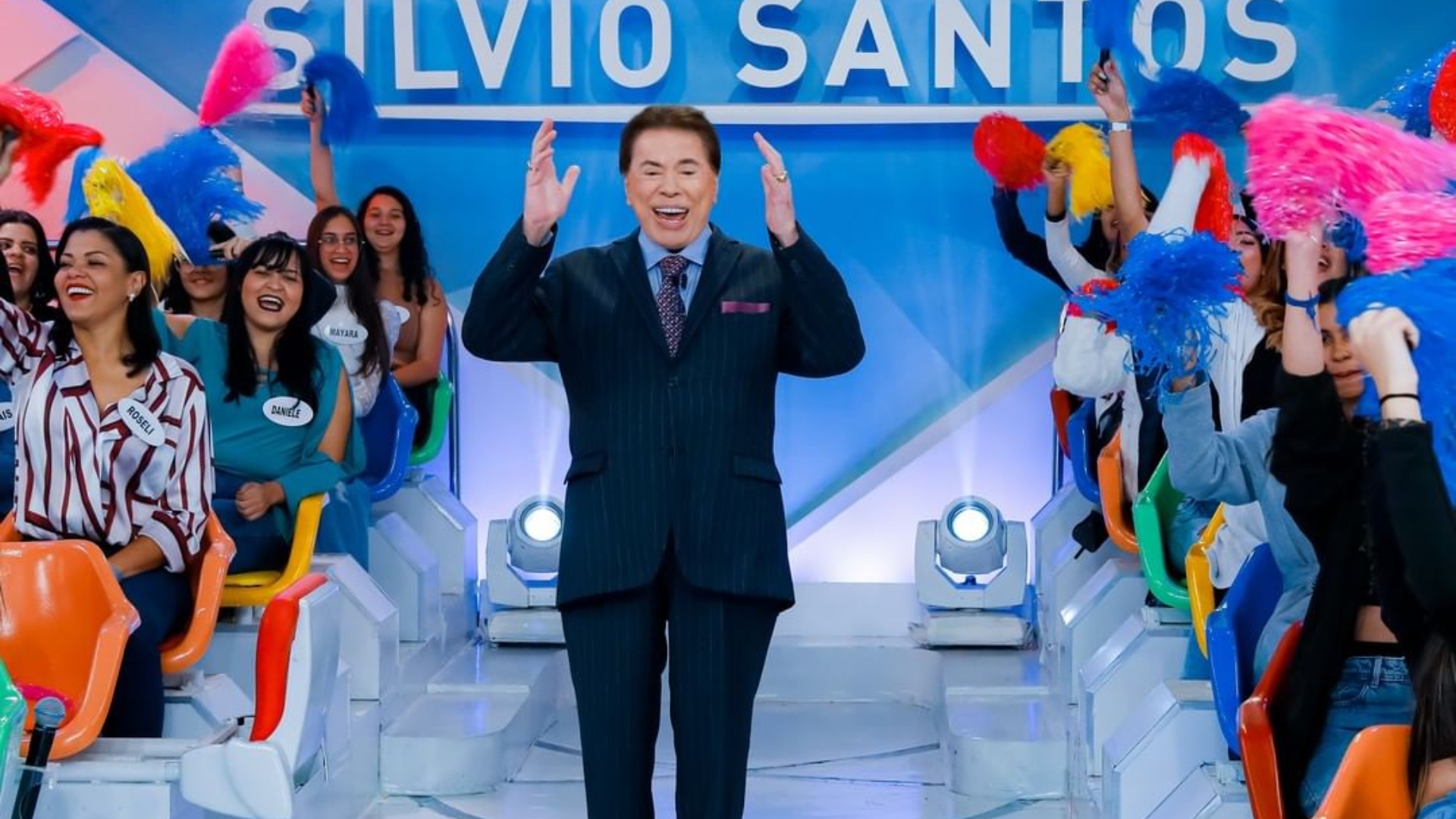 Silvio Santos faz pergunta indelicada e irrita atriz