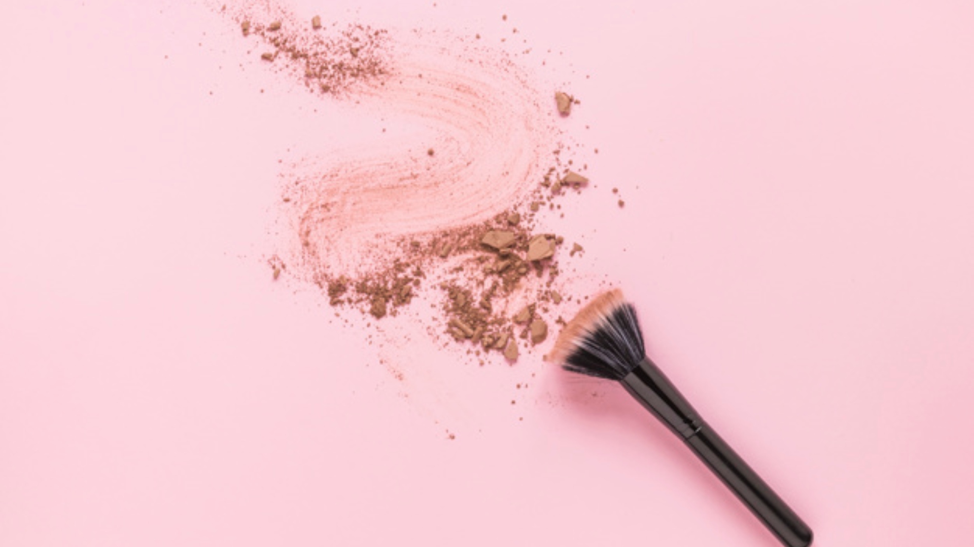 Blushes da primavera: Conheça os principais tons da estação e os melhores pincéis para aplicá-los