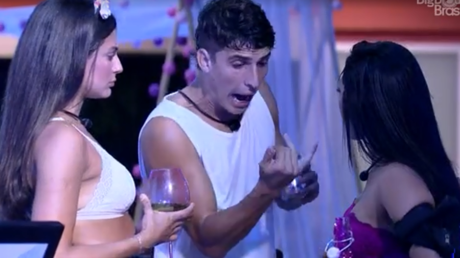 BBB20: Prior fica revoltado e dá pressão em Flay e Mari para indicarem Rafa ao paredão