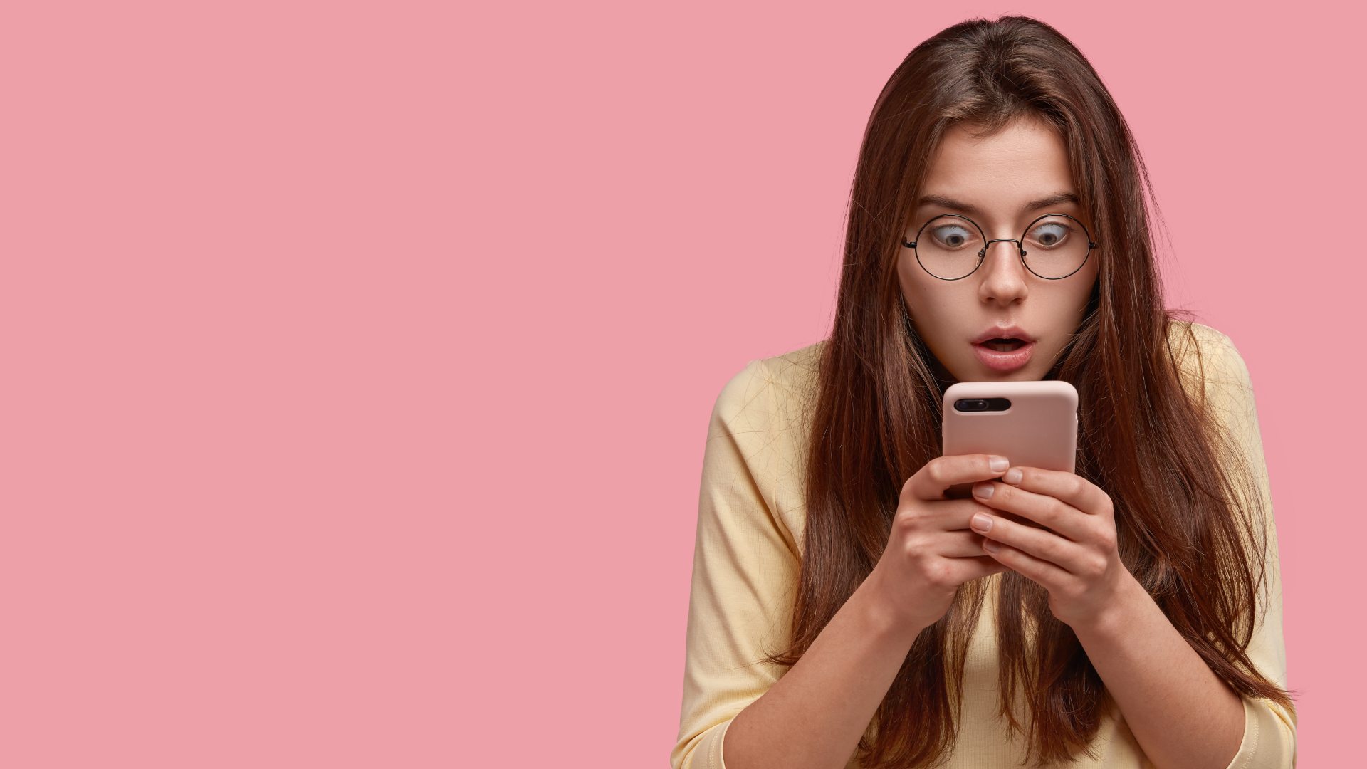 Seguir o ex nas redes sociais é uma boa ideia?