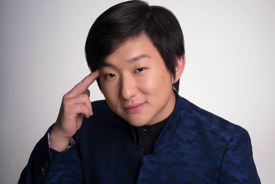 Aeromoça acusa Pyong Lee de chantagem e revela: “Mentiroso e humilha as pessoas”
