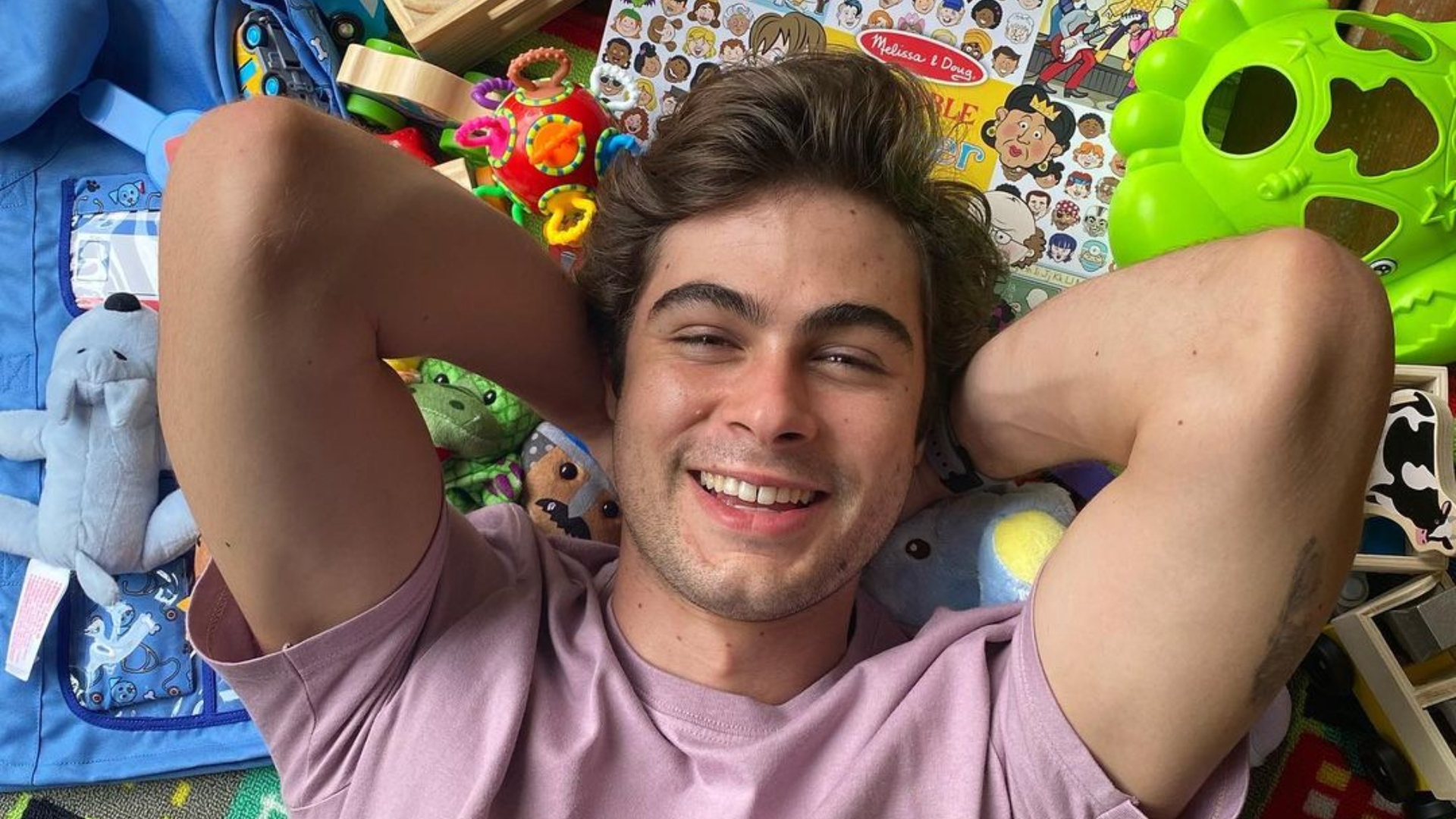 Rafa Vitti se isola da família por segurança enquanto grava novela