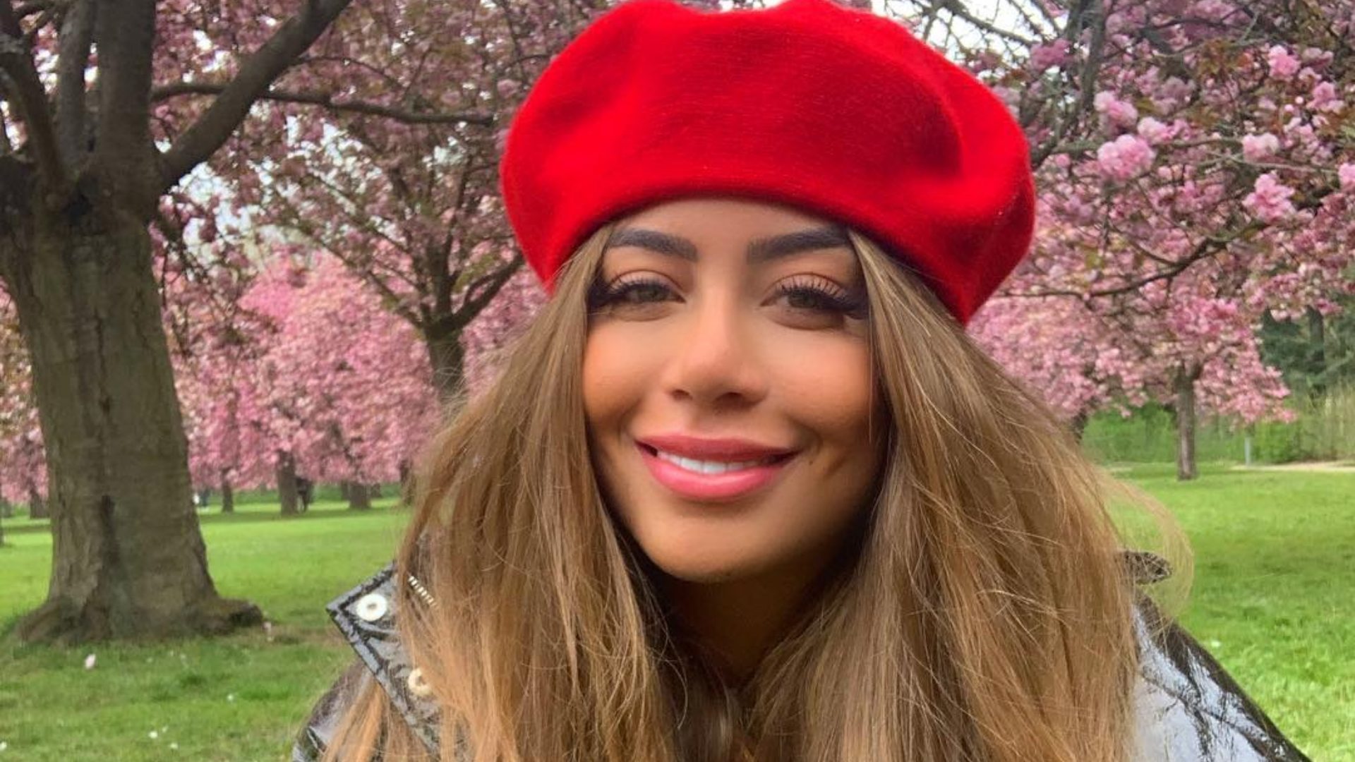Diante de boatos de gravidez, Rafaella Santos sai do país e declara: “Vontade de Deus”