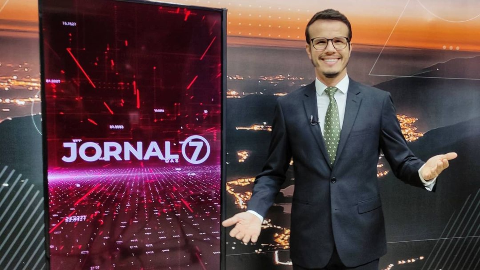 Apresentador passa mal e desmaia ao vivo