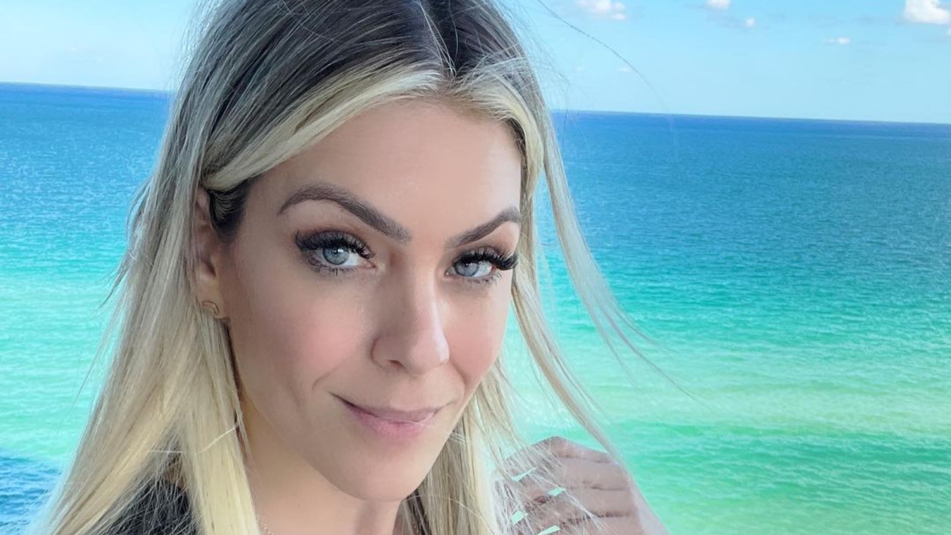 Renata Fan arranca suspiros com cliques de biquíni nas Maldivas