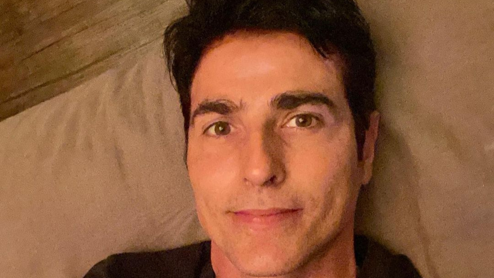 Reynaldo Gianecchini assume barba e cabelos grisalhos e arranca suspiros