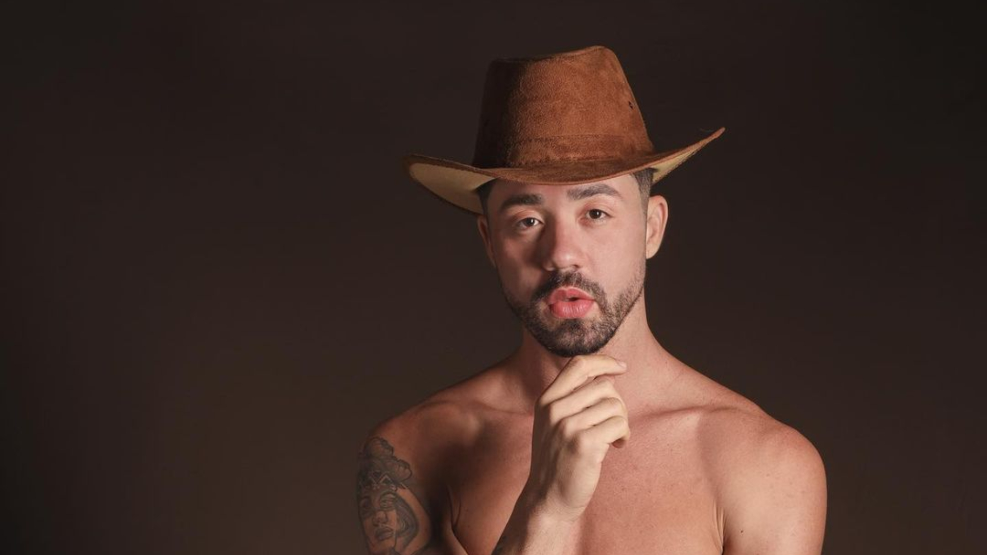 Rico, de ‘A Fazenda 13’, já passou por 10 procedimentos estéticos; Veja o ‘Antes e Depois’