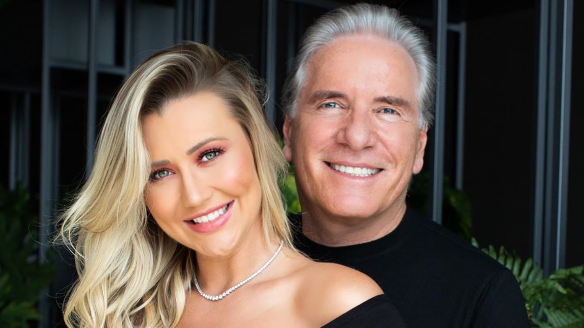 Ao lado de Rafa Justus e Ana Paula Siebert, Roberto Justus celebra 2 meses da herdeira caçula, Vicky
