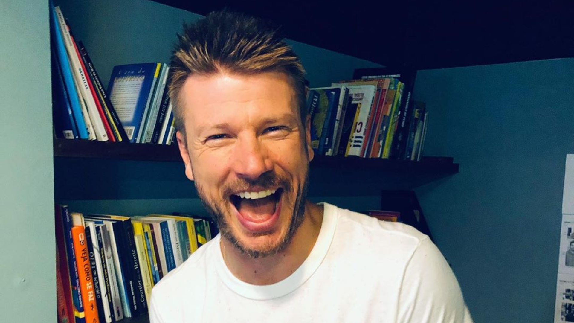 Rodrigo Hilbert surge tomando banho ao lado de filhos e manda recado para esposa: “Faltou você”