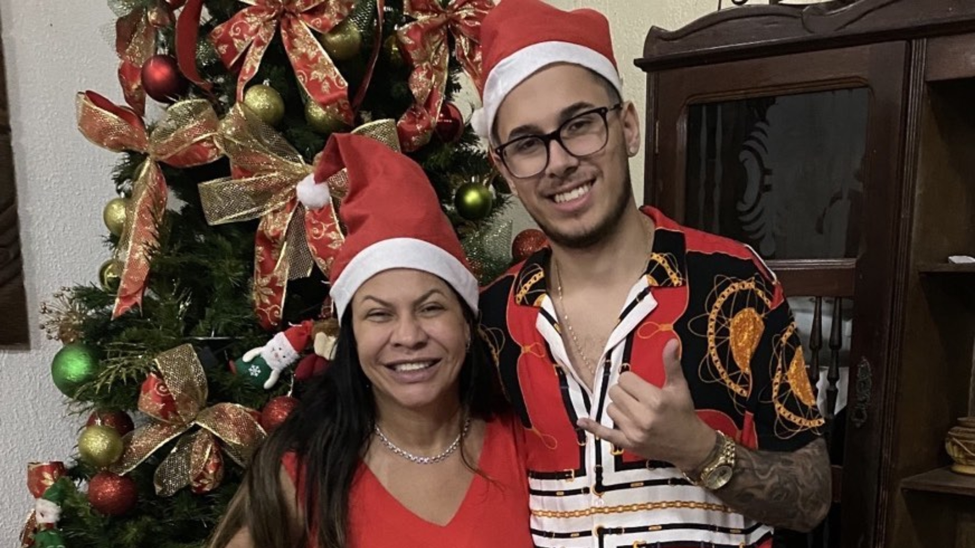 Mãe de Marília Mendonça faz surpresa para filho no primeiro show