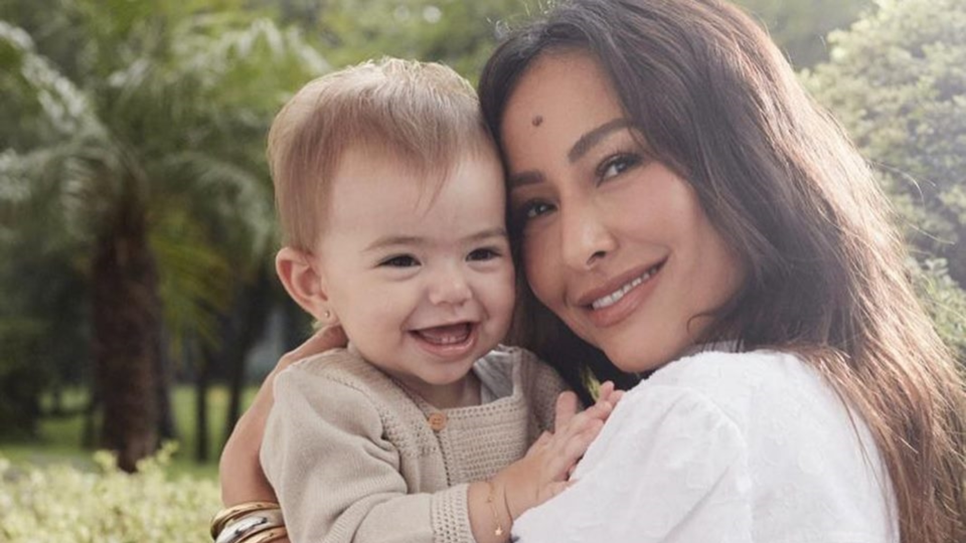 Sabrina Sato publica momento fofo e se declara para Zoe: “Colo de mãe”