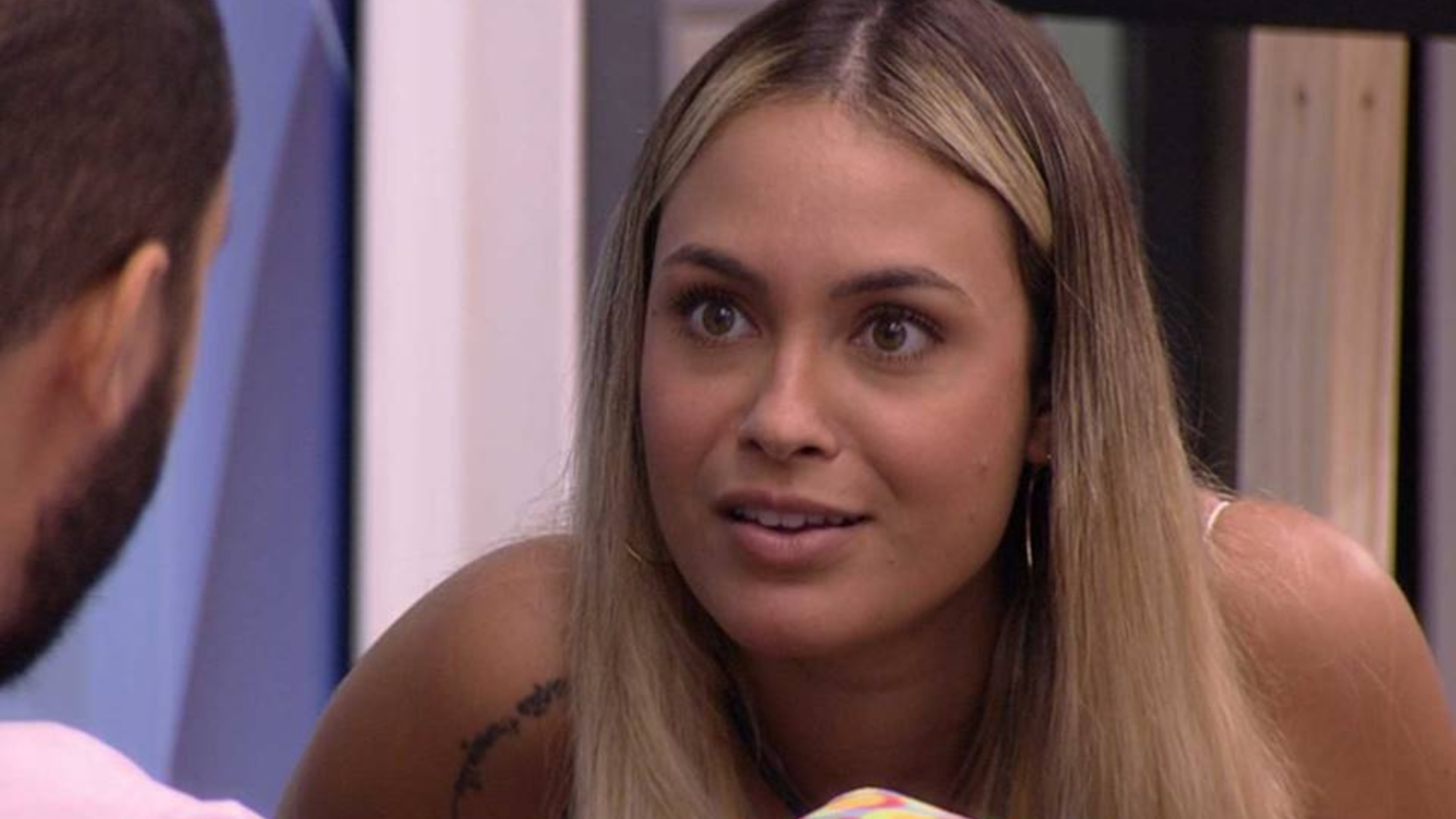 BBB21: Sarah perde mais de um milhão de seguidores: “Sai no primeiro Paredão que cair”