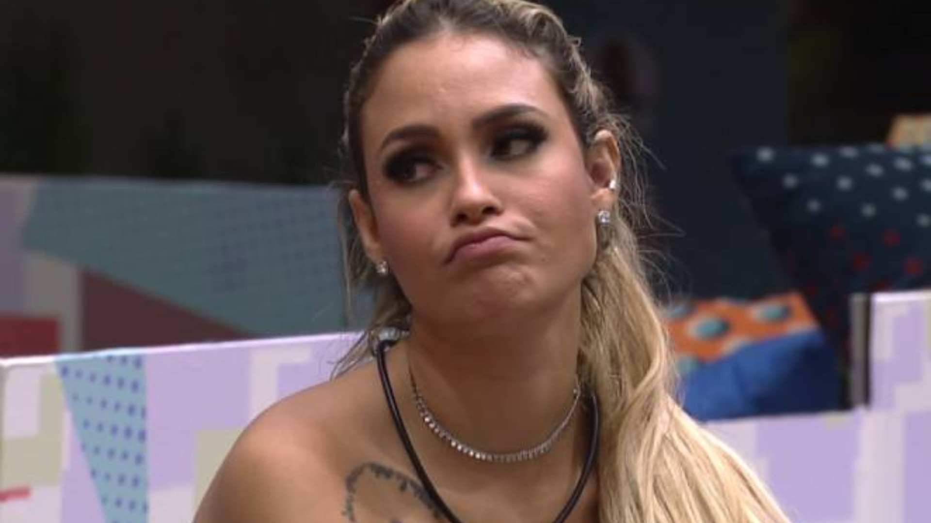 BBB21: Cancelada? Sarah perde torcida de famosos após declaração sobre Jair Bolsonaro: “Larguei sua mão”