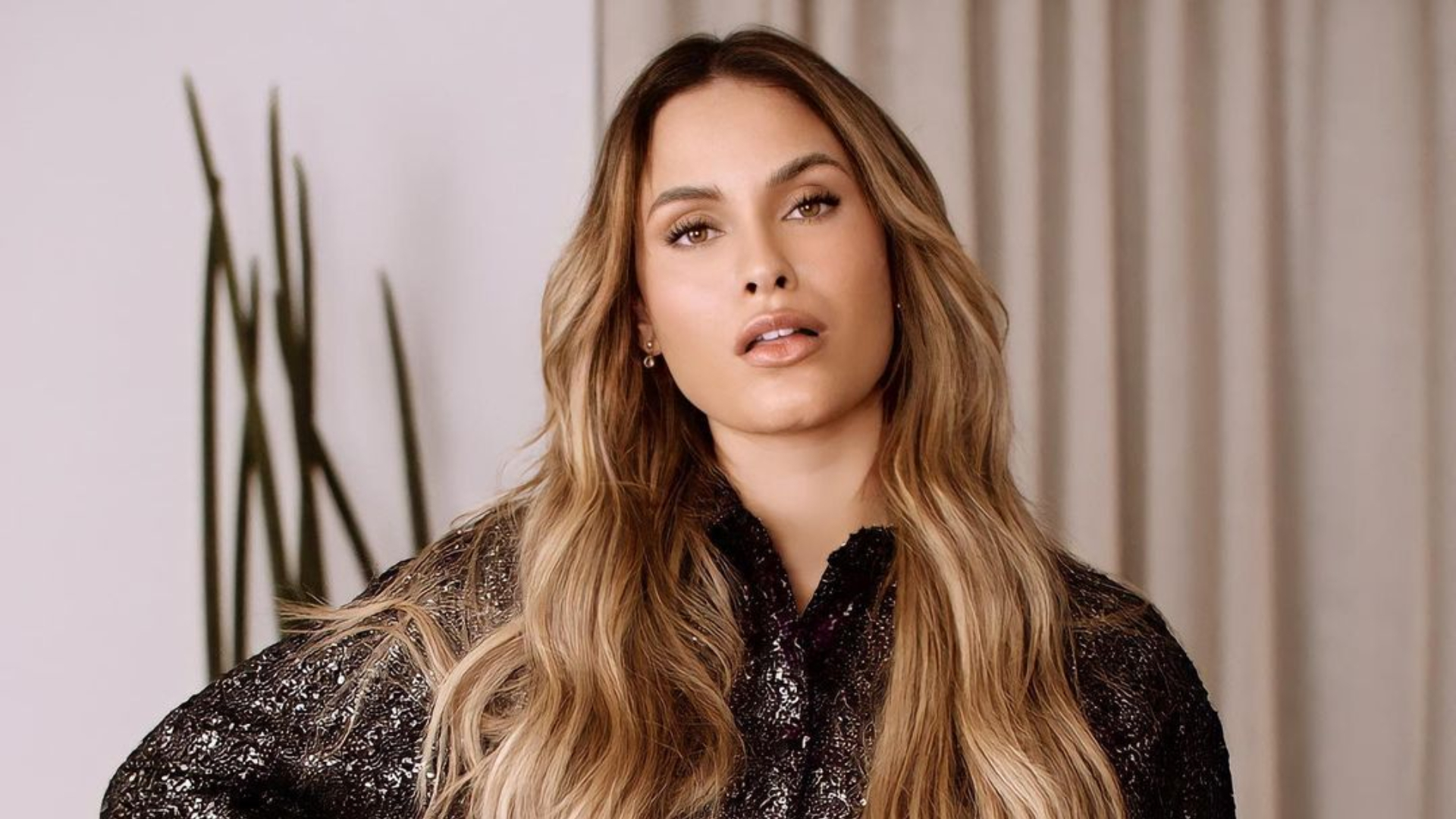 É A PATROA! Sarah Andrade é a nova contratada de uma das maiores agências de marketing da América Latina