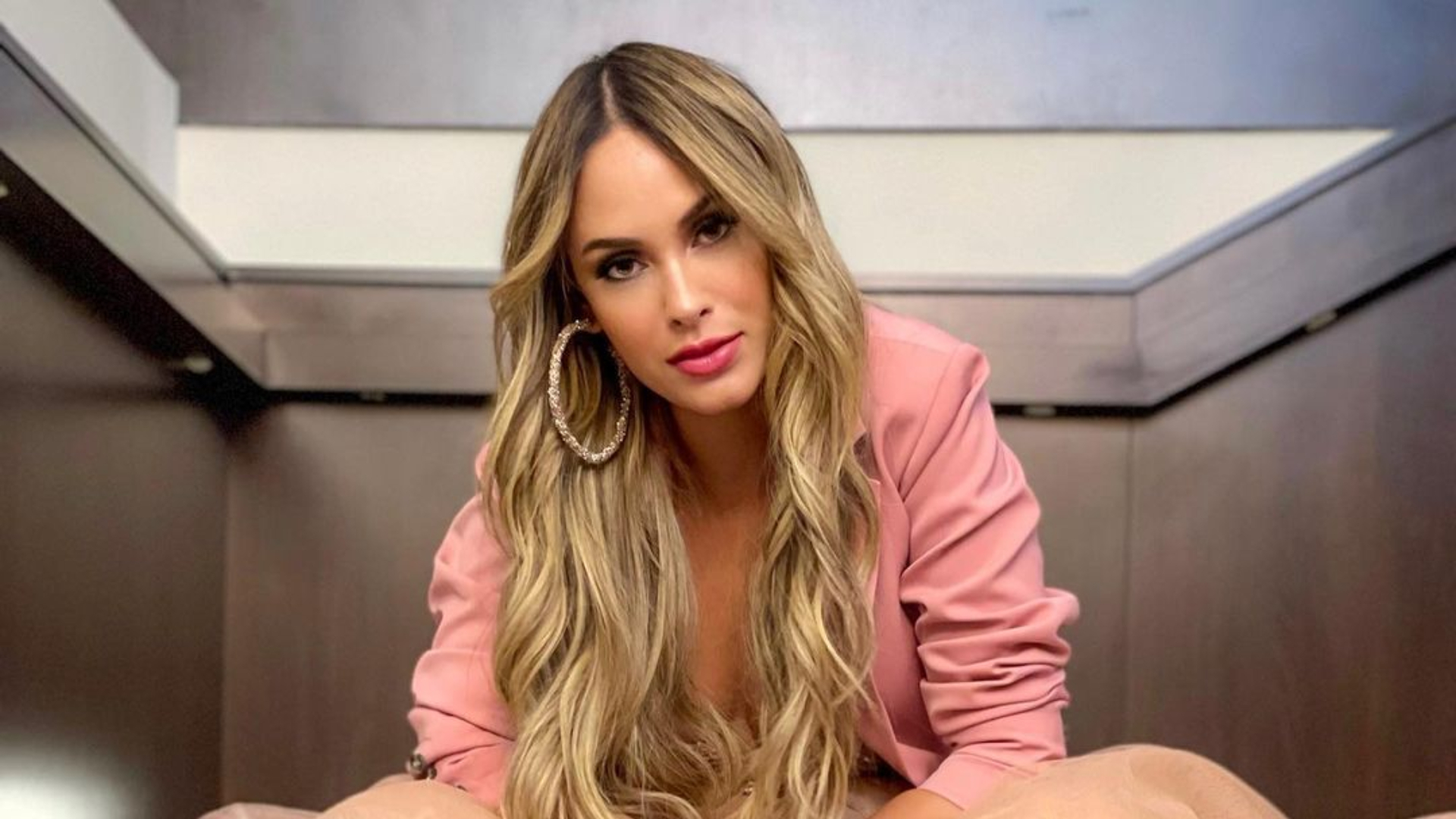 Sarah Andrade exibe resultado de transformações no corpo após cirurgias plásticas
