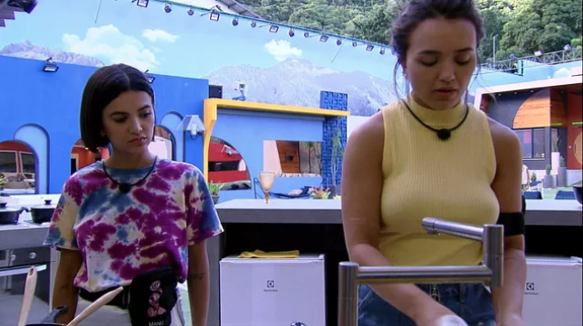 BBB 20: Na Xepa, Rafa e Manu reclamam de louça suja e criticam brothers: “Só a gente lava”