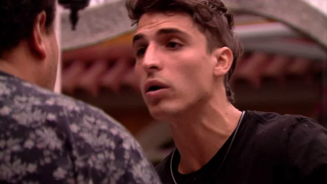 BBB20: Prior pressiona Babu: “A gente está fechado ou não?”
