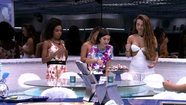 BBB20: Manu e Babu fazem festinha para Rafa Kalimann e sister declara: “Melhor aniversário da minha vida!”