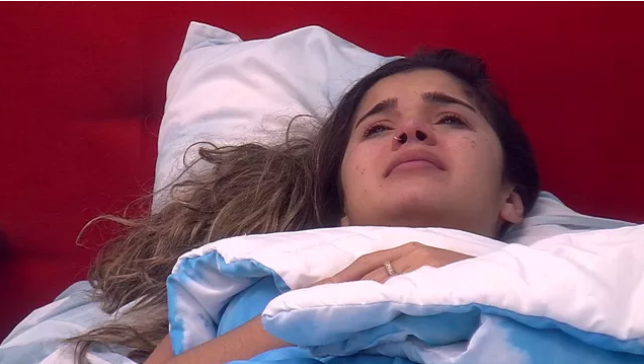 BBB20: Chorando, Gizelly desabafa com sister: “Meu maior defeito é ser eu”