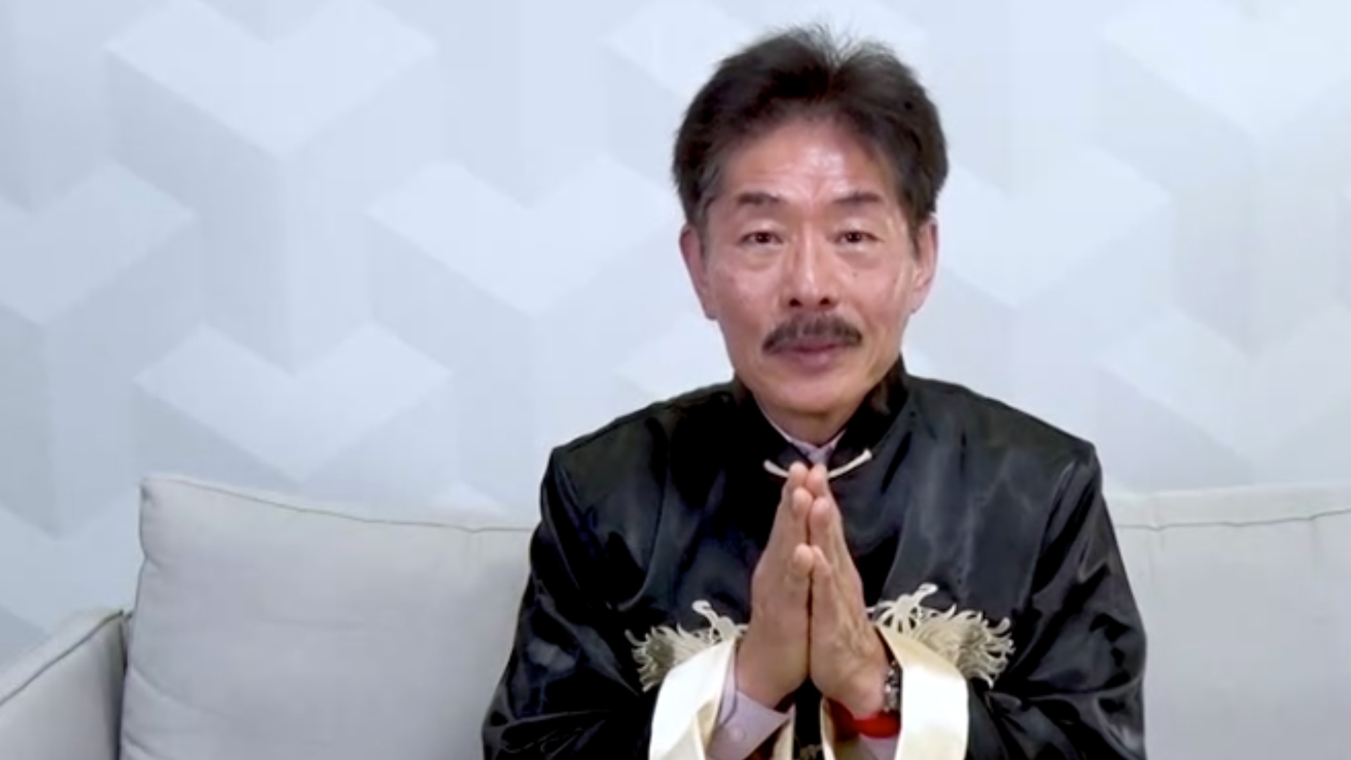 Meditação guiada de 12 minutos: confira prática para relaxar com Dr. Joul Eel Jia