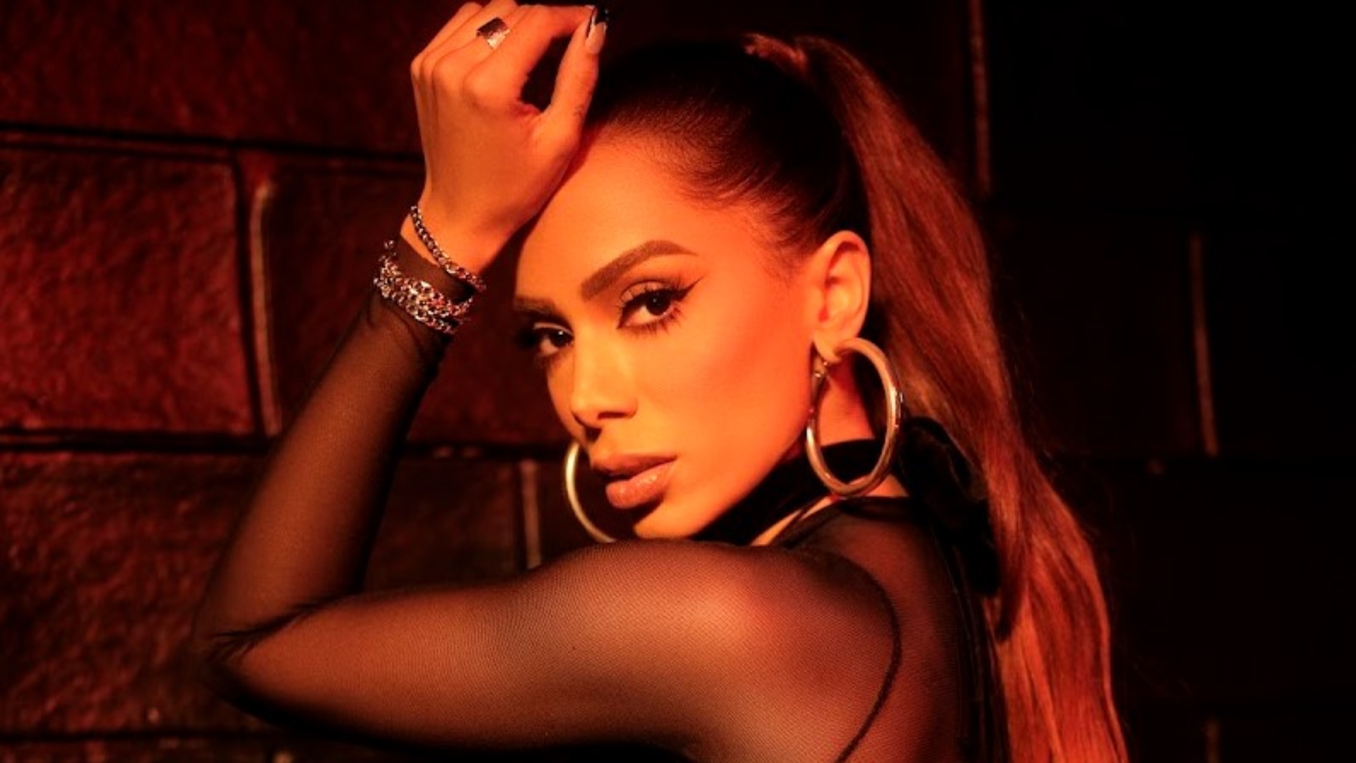 Anitta conta detalhes de ‘Gata’ e lançamento de perfume íntimo