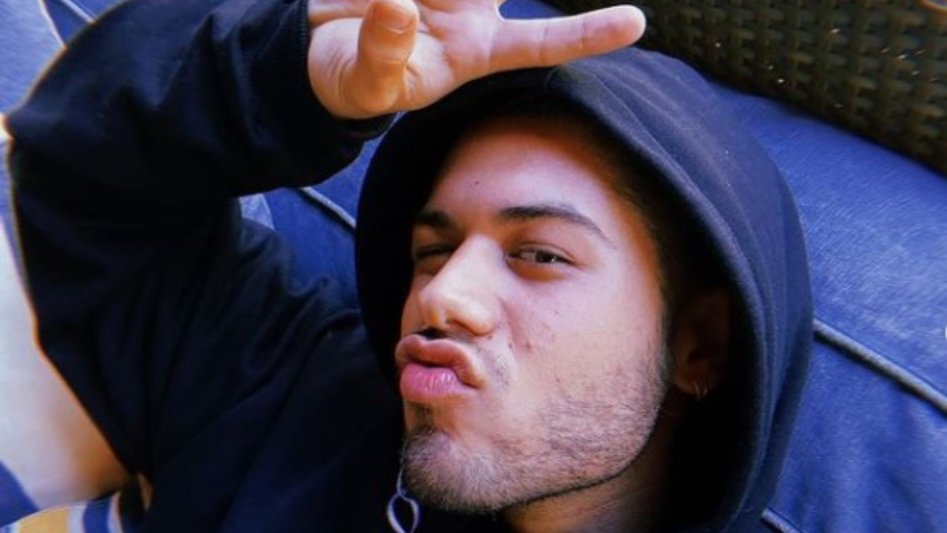 Zé Felipe rebate falas gordofóbicas e debocha de influenciadores digitais: “Tem que tomar banho com os braços abertos para não descer no ralo”