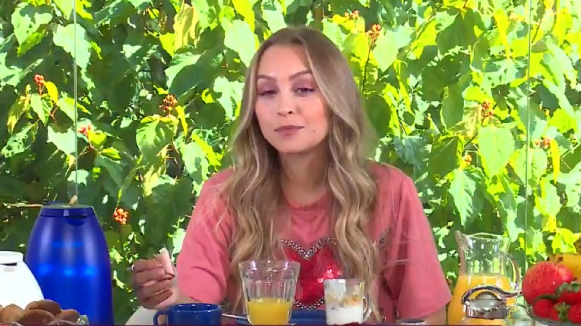 No ‘Mais Você’, Carla Diaz vê momentos em que Arthur a detonou no ‘BBB21’: “Estou bem chateada com o que eu estou vendo”
