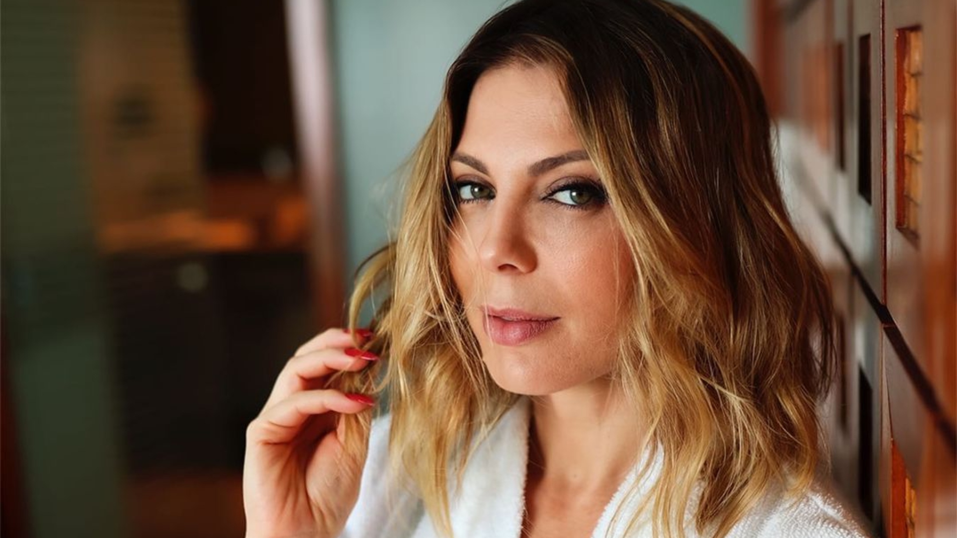 Sheila Mello comunica o falecimento da mãe: “Último suspiro foi nos meus braços”