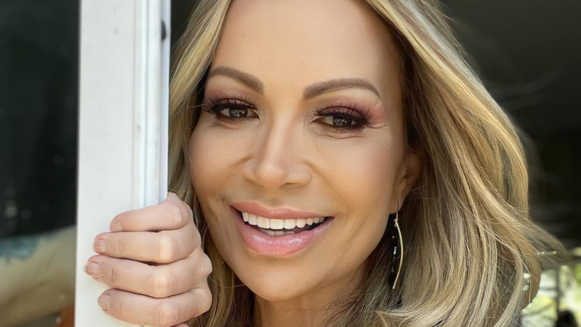 Solange Almeida revela problema na voz após uso de cigarro eletrônico