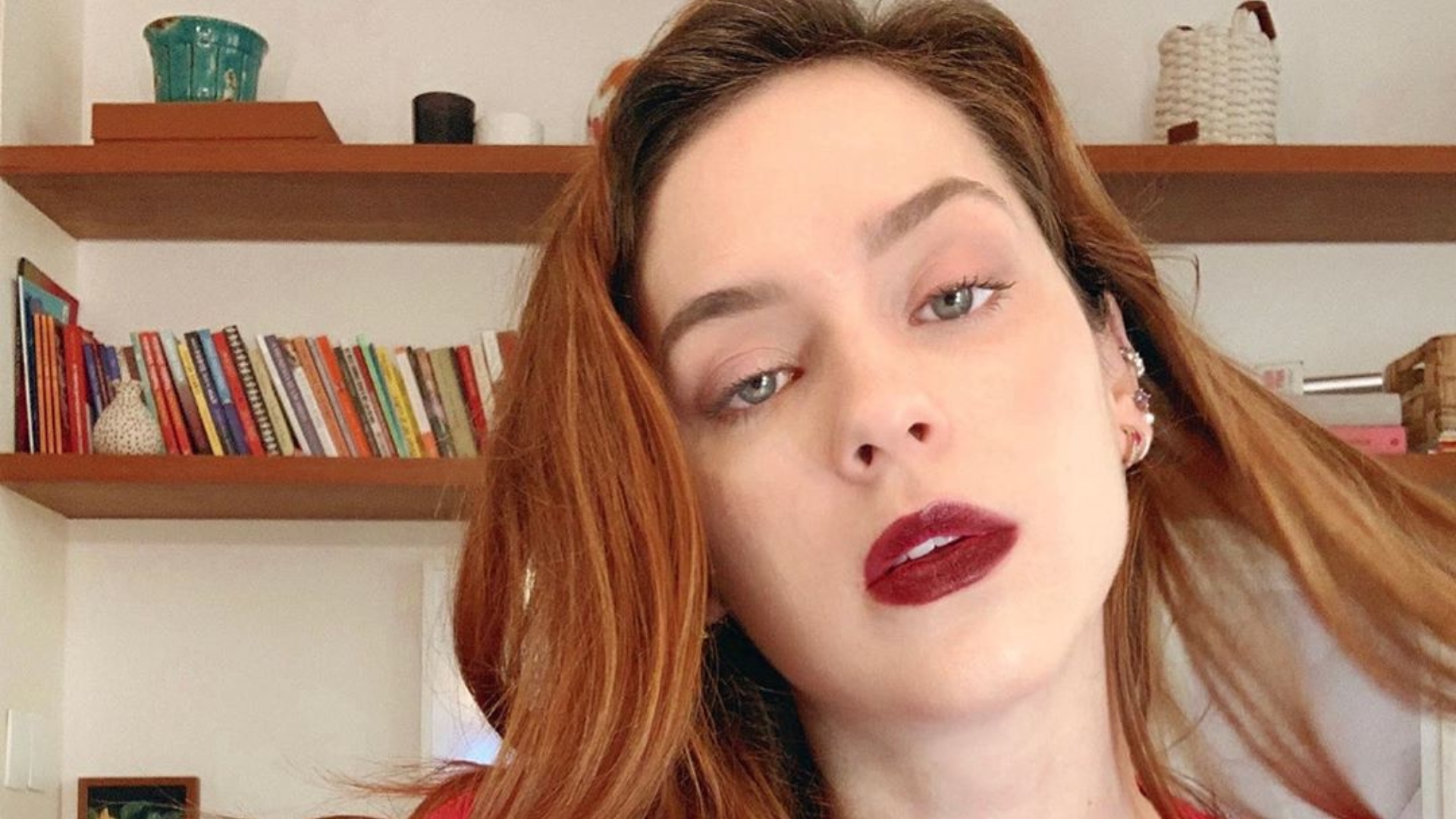 Sophia Abrahão troca ruivo dos cabelos por castanho escuro e comemora mudança: ”Muito feliz com o resultado”