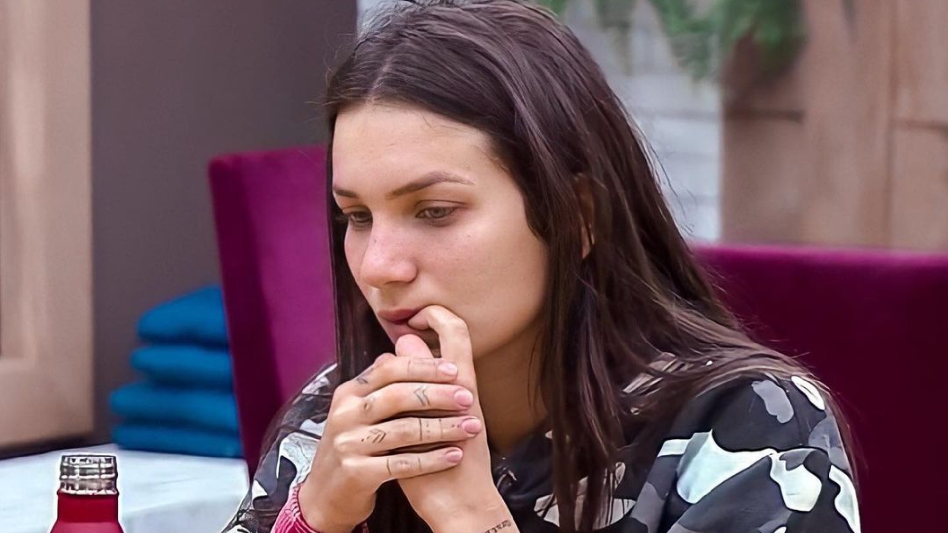 A Fazenda 12: Stéfani chora e desabafa sobre escolhas no jogo: “Parece que eu fui muito errada”