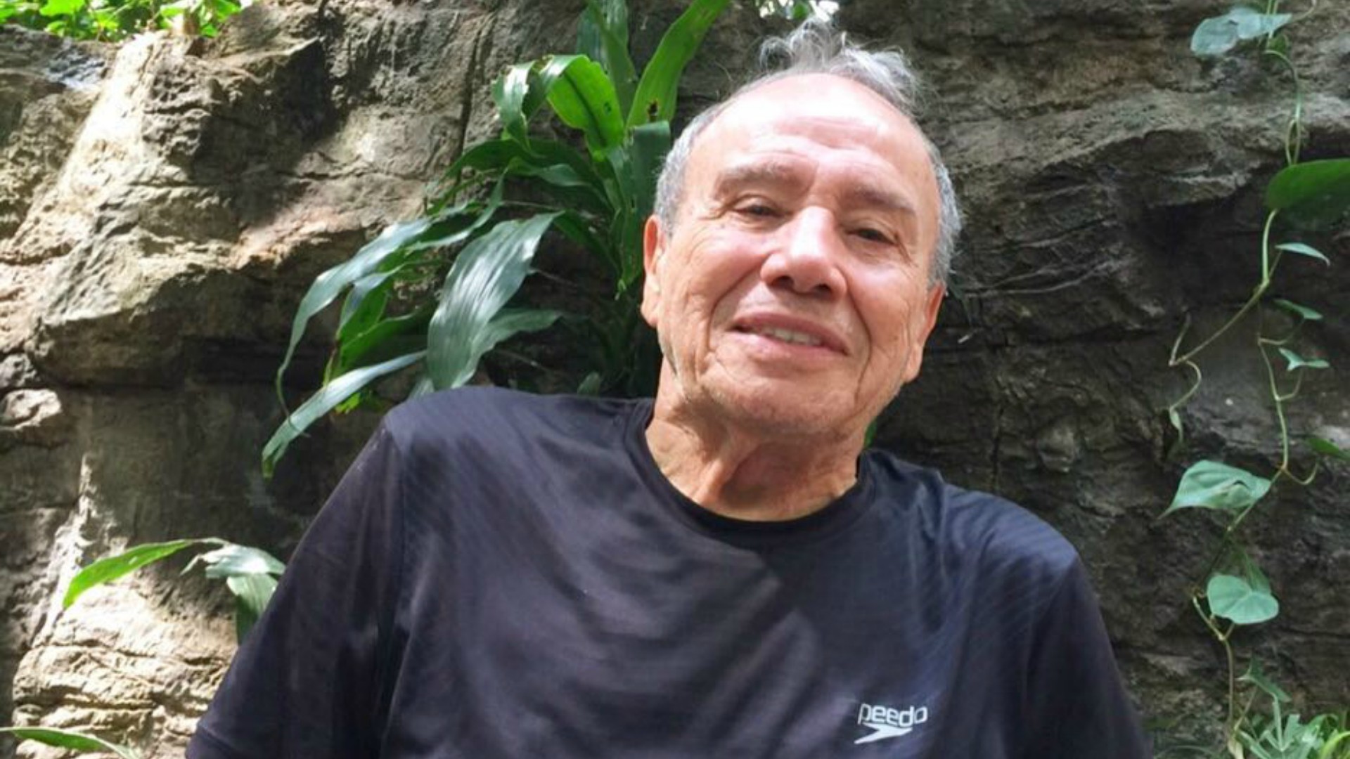 Stênio Garcia surge em vídeo após ser internado com quadro de septicemia