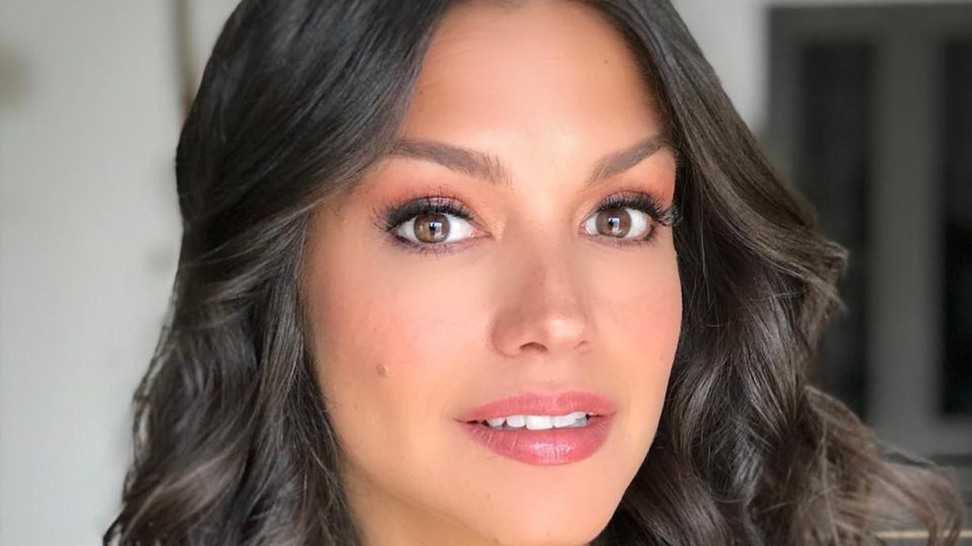 Inspire-se no look simples e sofisticado que Thais Fersoza criou usando apenas um macacão