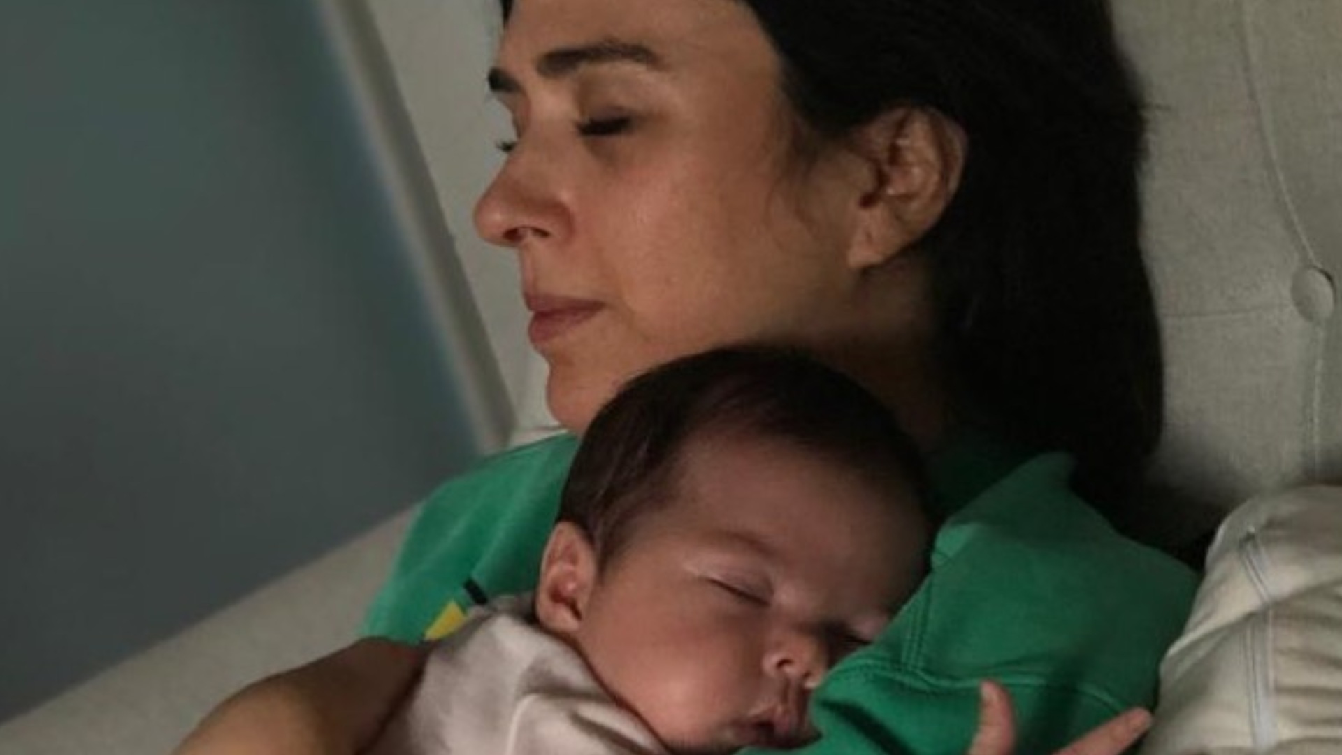Tata Werneck flagra momento de soneca de Clara Maria nos braços de Rafael Vitti