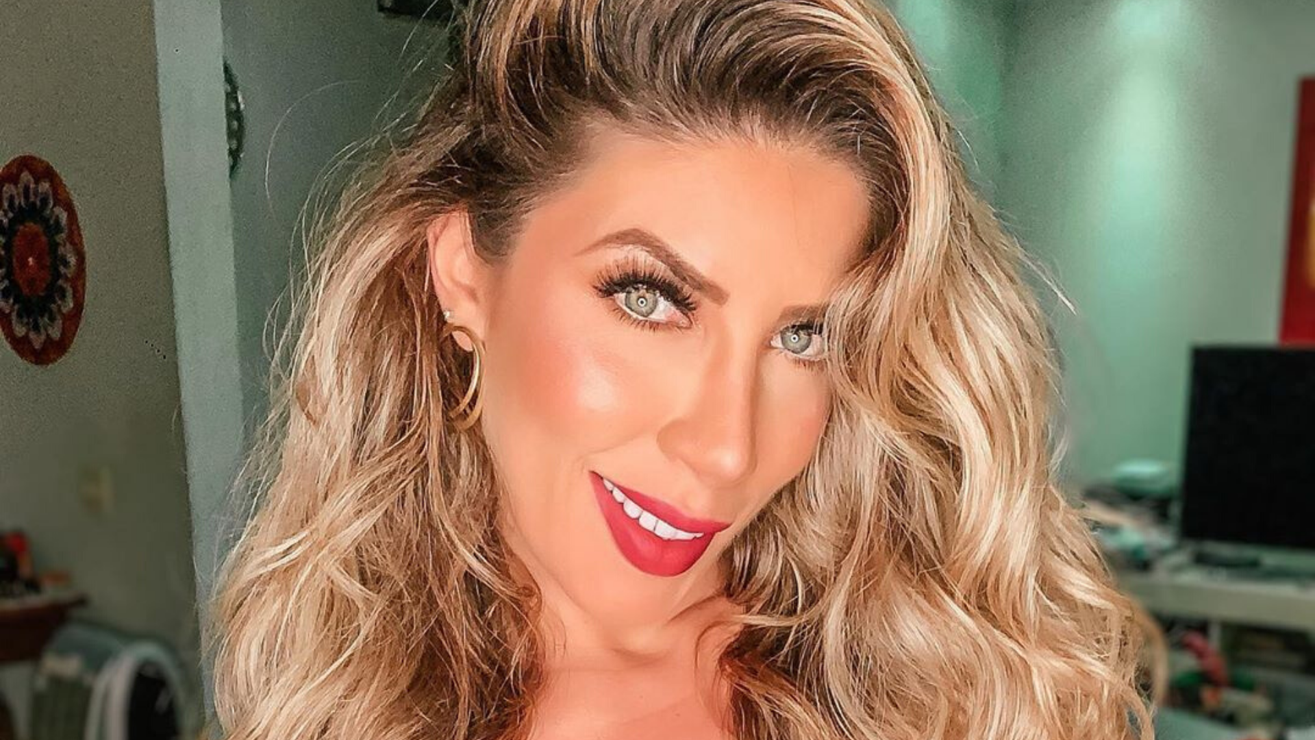 Eita! Tati Minerato revela sua terrível experiência com procedimento estético: “Fiquei hospitalizada lutando pela minha vida”