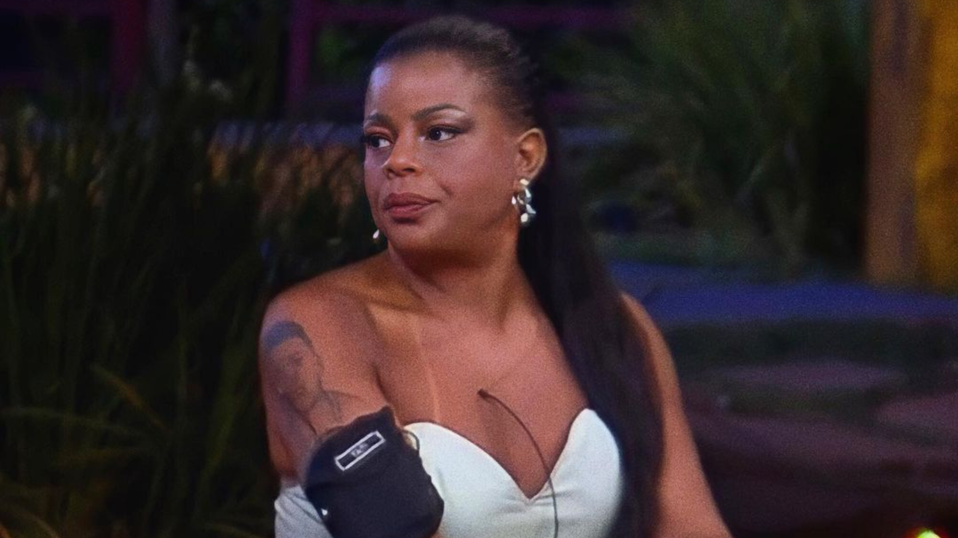 A Fazenda 13: Tati Quebra Barraco parte em defesa de peão: “Não teve abuso, não teve nada disso”