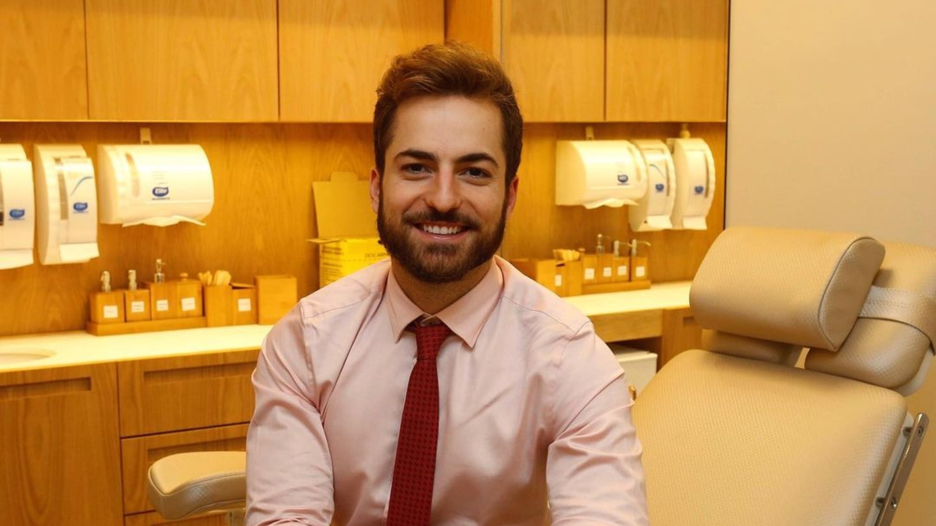 Viúvo de Paulo Gustavo, Thales Bretas está vivendo affair com cantor