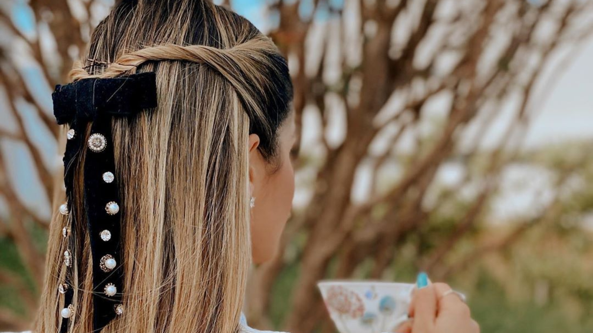 Confira algumas dicas de como usar Scrunchies, os elásticos queridinhos das famosas