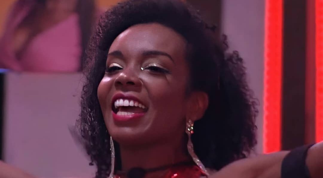 BBB20: Festa de Thelma tem como tema escola de samba e alegria da médica rouba a cena encantando a web