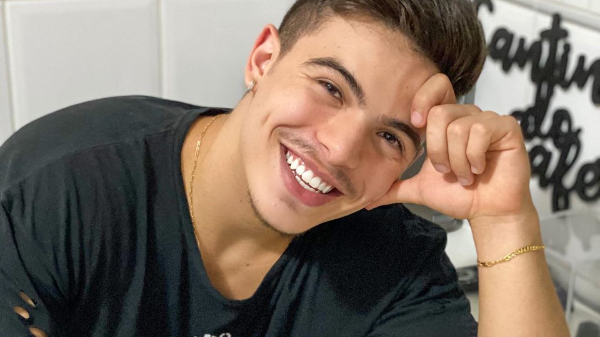 BABADO! Ex-Carrossel, Thomaz Costa, é acusado de se recusar a pagar por conteúdo adulto