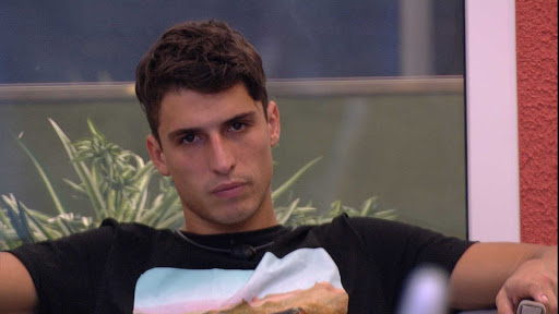 BBB20: Ao chegar em casa, Prior grita com a mãe e ironiza: “Desculpa, gritei com ela”