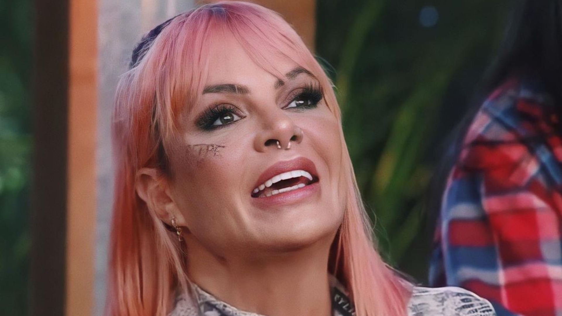 A Fazenda 13: Valentina revela que encobriu Dayane por rasgar jaqueta de Rico