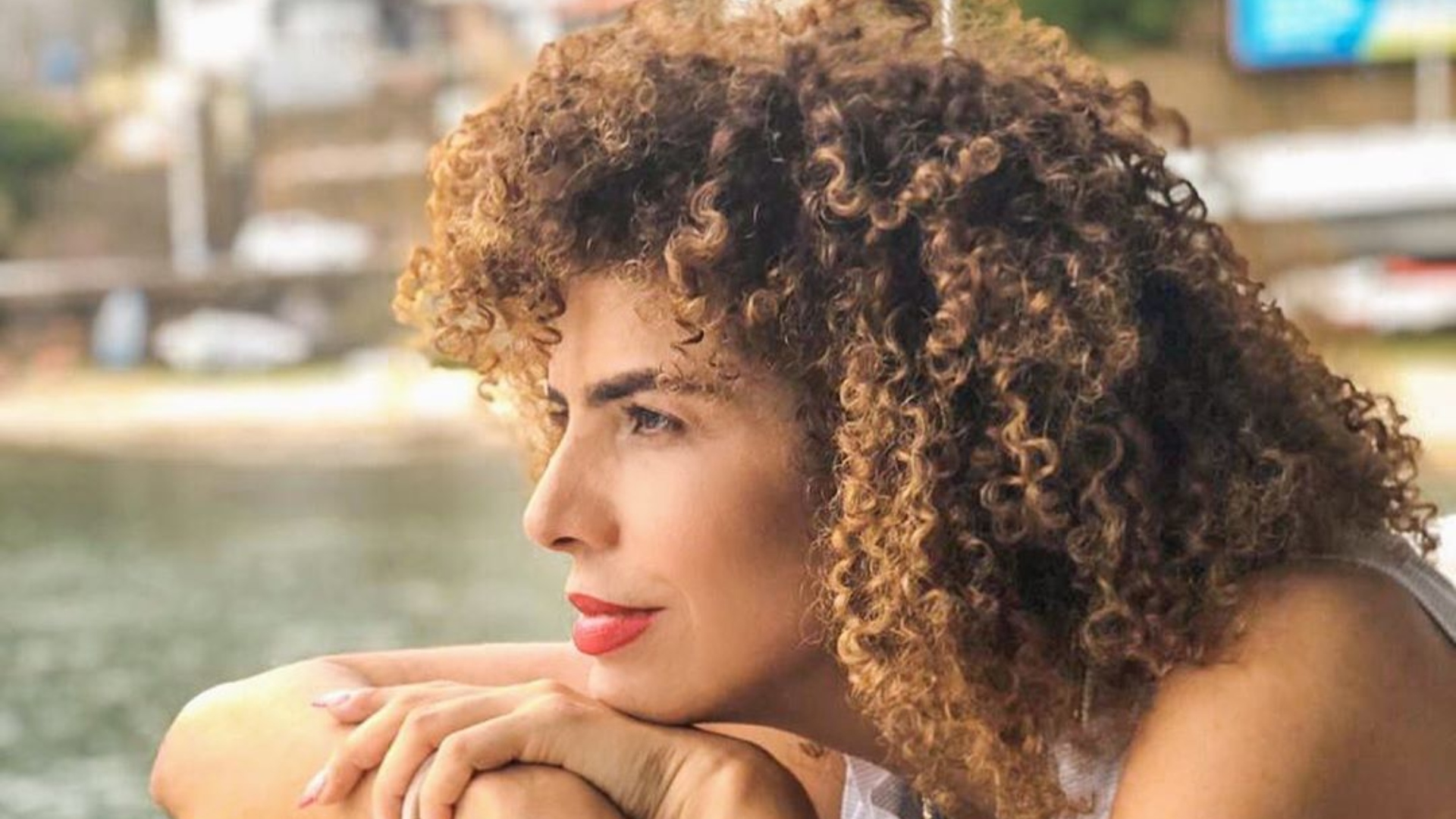 Chuva de arroz! Vanessa da Mata anuncia casamento e revela quem é o companheiro