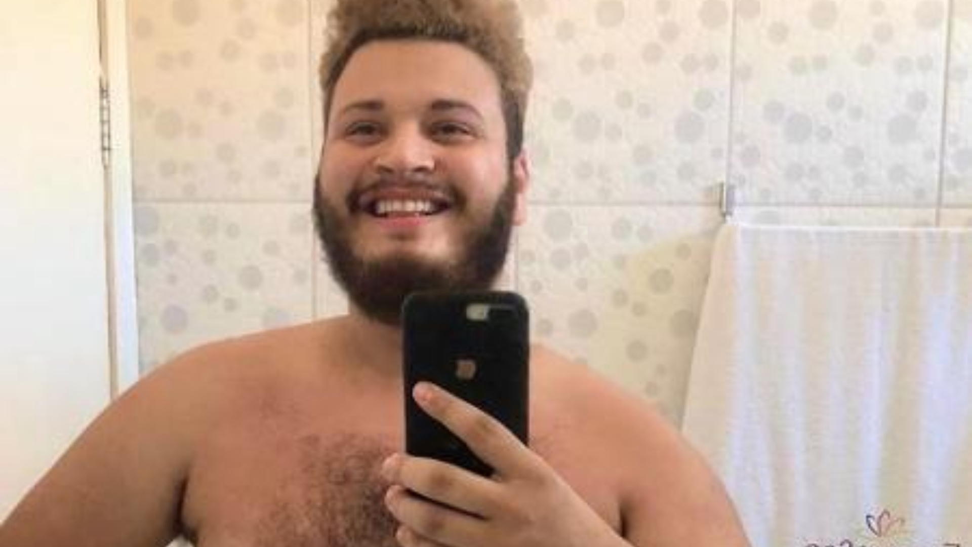 Sem camisa, Victor Hugo mostra processo de emagrecimento: ‘Eu quero me sentir melhor”