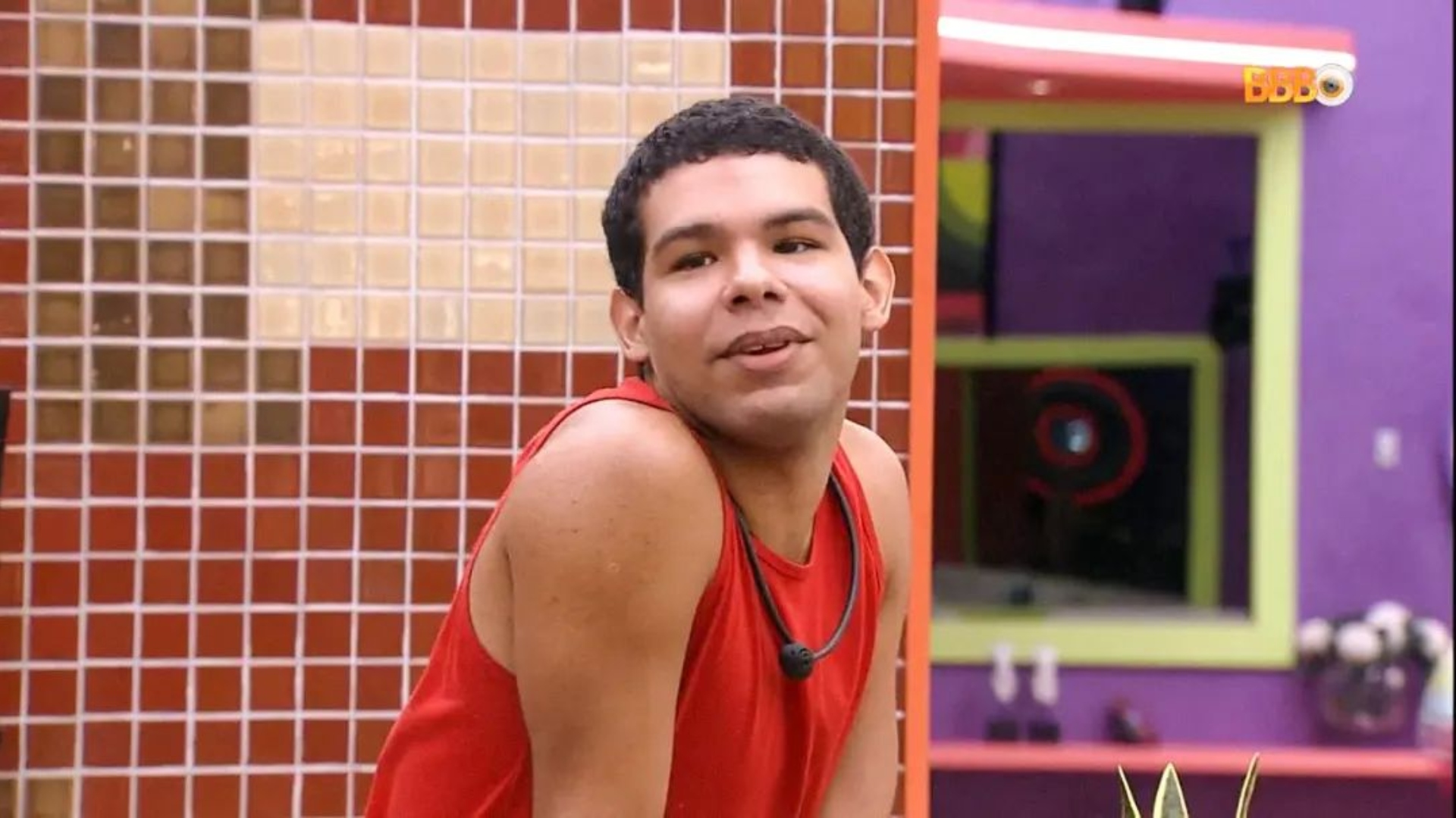 Vinicius, do ‘BBB22’, revelou sua orientação sexual para a família um dia antes de entrar no programa